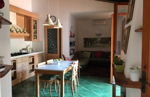 Laura Casa | Villa confortable con piscina comunitaria rodeada de vegetación cerca del mar