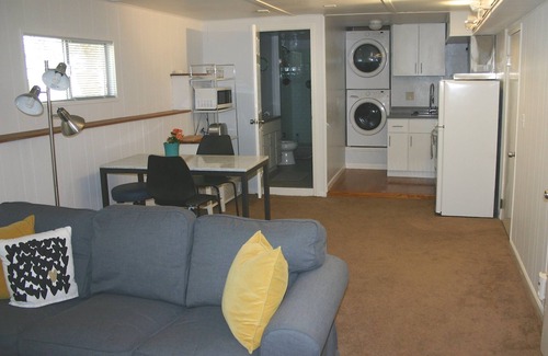 Piedmont Pines Apartamento | Comfortable woodsy apartment close to park hiking trails. Pet-friendly.