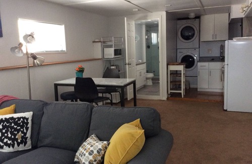 Piedmont Pines Apartamento | Comfortable woodsy apartment close to park hiking trails. Pet-friendly.