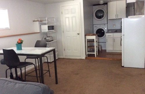 Piedmont Pines Apartamento | Comfortable woodsy apartment close to park hiking trails. Pet-friendly.