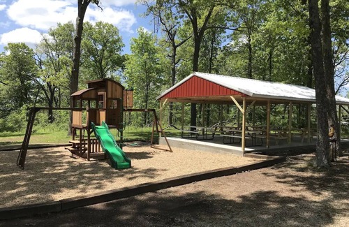 Cassville Cabina | Comforts of Home-Cabin 10