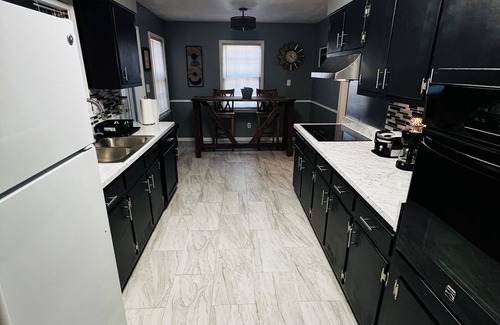 Whitehaven Casa | Comfy 3-bedroom house, 5 mins from Airport and 7 mins from Graceland