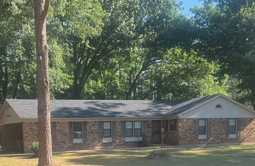 Whitehaven Casa | Comfy 3-bedroom house, 5 mins from Airport and 7 mins from Graceland