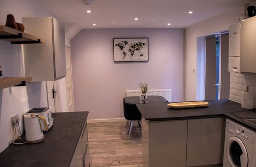 Stevenage Casa | Comfy 3-bedroom house with WiFi and parking in Stevenage