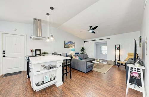 McNeil Casa | Comfy 3BR Home near Lakeline & Dell Children's