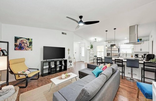 McNeil Casa | Comfy 3BR Home near Lakeline & Dell Children's