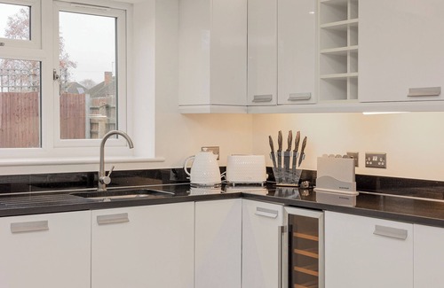 Snaresbrook Apartamento | Comfy 3BR home w/parking in East London 10min tube