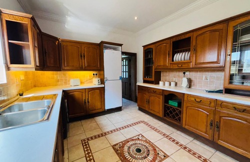 Penderry Casa | Comfy 5-bedroom House in Swansea; great for families, friends, tourists, workers