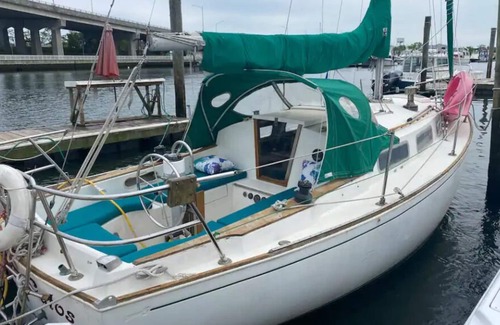 Belmar Alquiler De Eote | Comfy and Quaint Sabre Sailboat