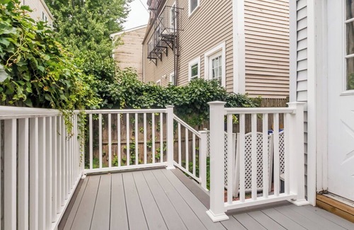 D Street - West Broadway Condominio | Comfy apartment room at great location in Boston