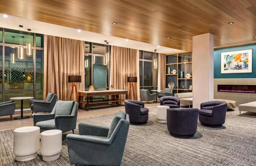 East San Mateo Casa | Comfy beds in a central location