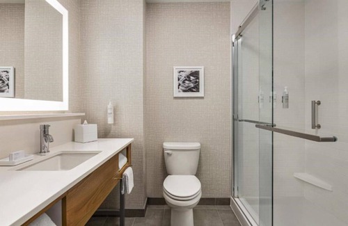 East San Mateo Casa | Comfy beds in a central location