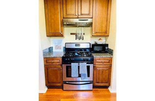 Rosewood Casa | Comfy Central Home in Hip East Austin