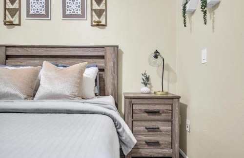 Maryvale Apartamento | Comfy Condo with Heated Pool and Gym