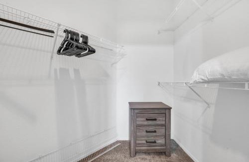 Maryvale Apartamento | Comfy Condo with Heated Pool and Gym