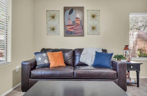 Maryvale Apartamento | Comfy Condo with Heated Pool and Gym