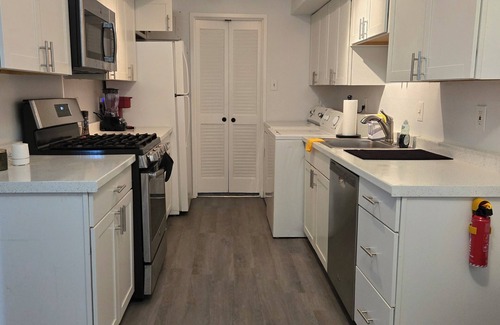 Largo Apartamento | Comfy, Cozy and Conveniently Located