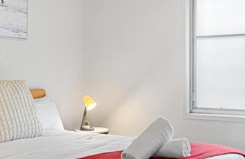 Marayong Casa | Comfy Double Room - Cozy and Well-Connected - Shared Bathroom
