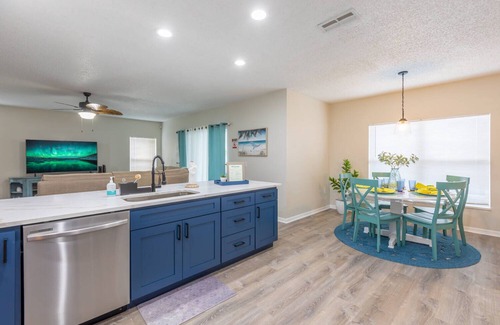 Poinciana Casa | Getaway & Comfy House w/ Pool!