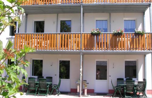 Burg-Reuland Casa | Comfy Holiday Home in Burg Reuland with Sauna, Terrace, BBQ