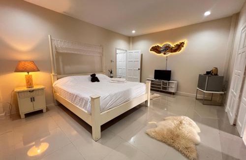 Pong Casa | Comfy lakeside apartment