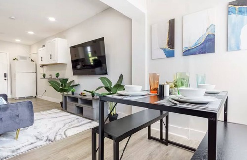 Pinewood Casa | Comfy Miami Home near Downtown / Wynwod / Design district