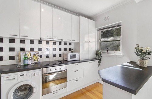 Travancore Apartamento | Cómoda unidad de un dormitorio entre la ciudad y el aeropuerto.