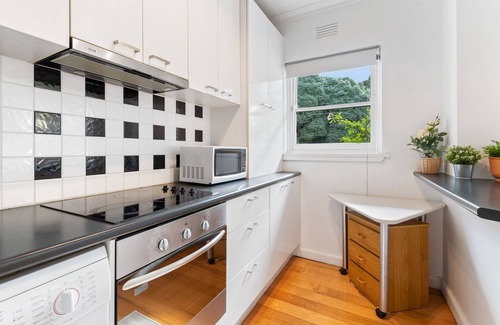 Travancore Apartamento | Cómoda unidad de un dormitorio entre la ciudad y el aeropuerto.