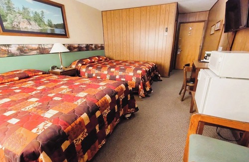 International Falls Hotel | Comfy Room w/ Flat-Screen TV, Near Restaurants and Local Attractions