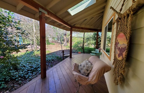 Grass Valley Casa | Comfy, spacious 1 bedroom house in Grass Valley, bohemian, romantic, artsy, cozy