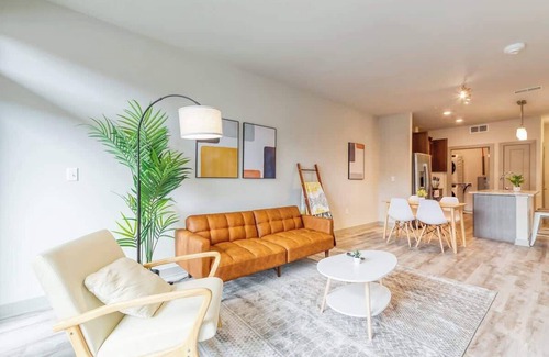 Auburn Hills Apartamento | Comfy Spacious 2B2B | Gym & Pool