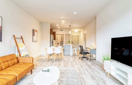 Auburn Hills Apartamento | Comfy Spacious 2B2B | Gym & Pool