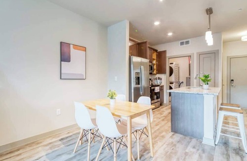 Auburn Hills Apartamento | Comfy Spacious 2B2B | Gym & Pool