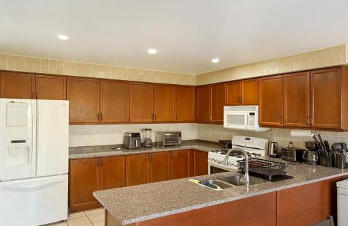 Orangeville Casa | Comfy & Spacious 4BR Family Home with Free Parking, Laundry, BBQ! 10 Min Walk to Headwaters Hospital, 5 Min Drive to Mount Alverno Luxury Resorts, Ideal for Medical, Vacation or Work Stays!