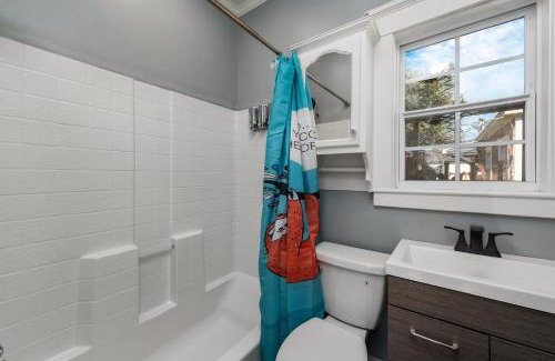 Houston Heights Apartamento | Comfy Studio with King Bed & Full Kitchen - Near Attractions
