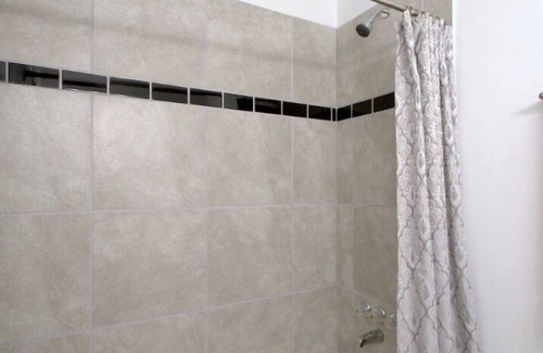 Urbana Casa | Comfy Urbana Home and amenities for ILLINI visit