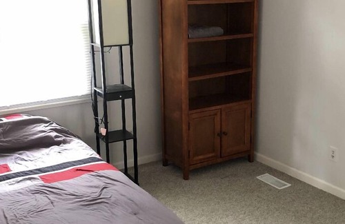 Urbana Casa | Comfy Urbana Home and amenities for ILLINI visit