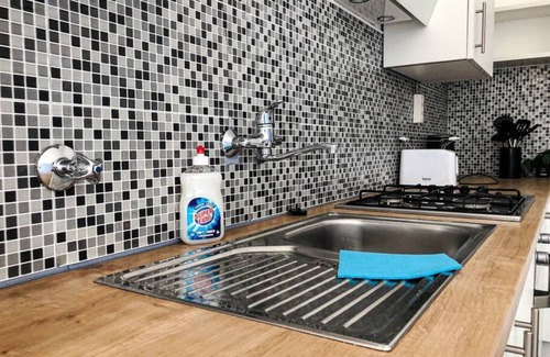 Wahring Apartamento | Commodious 2BR Apt. Near AKH-Perfect for Groups