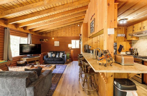 Phoenix Lake-Cedar Ridge Cabina | Community Lake Access: Peaceful Cabin in Sonora!