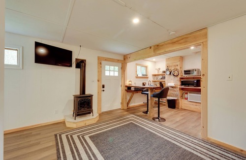 Hillsgrove Cabina | Community Rec Center: Outdoor Haven in Hillsgrove!