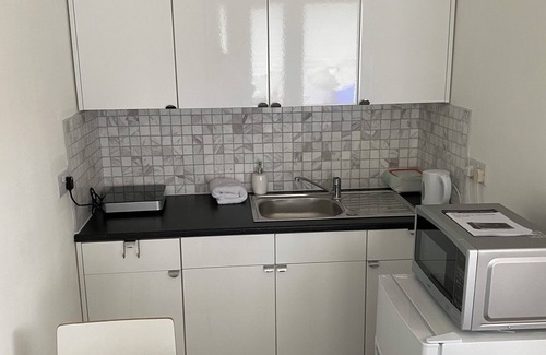 Ballincar Apartamento | Compact, cosy, contained, self catering getaway in coastal village of Rosses Pt