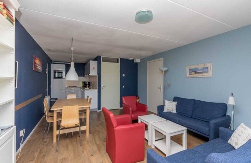 Oude-Tonge Casa | Completa y popular casa isleña con ducha de vapor. Hay una cerca con cerradura entre el jardín y t