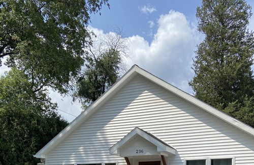 Williams Bay Cabaña | Completely REBUILT 2 bed cozy cottage - walk to beach, restaurants and bars