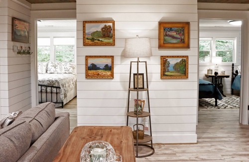 Clarkesville Cabaña | Completely Remodeled Cabin Minutes from Lake Burton! New Listing! Pet Friendly