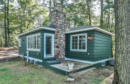 Eagle River Cabina | ¡NUEVO! ¡Cabaña completamente remodelada en Catfish Lake en Eagle River, Wisconsin!