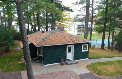 Eagle River Cabina | ¡NUEVO! ¡Cabaña completamente remodelada en Catfish Lake en Eagle River, Wisconsin!