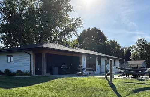 Orange Prairie Casa | Completely remodeled luxury 3 bedroom, 3 bathroom House in quiet country setting
