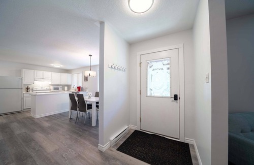Parry Sound Casa | Completely renovated home in Parry Sound,with full Kitchen, laundry & Gazebo!