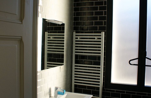 Cœur de Ville Apartamento | Completely renovated Art Deco Daisy apartment in the city center