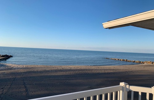 Vermilion Cabaña | Completely renovated cottage on beach